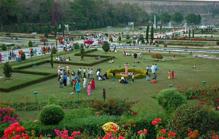 food rules at Brindavan Gardens entrance