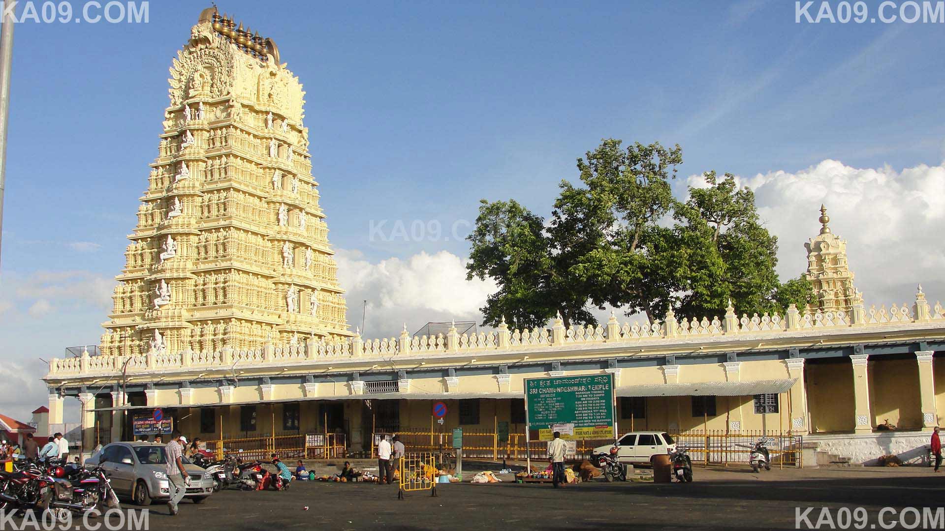 Chamundi Hills Timings